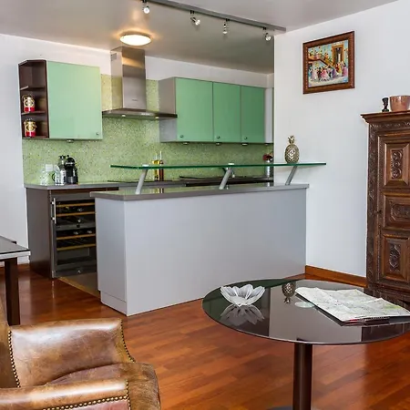 3 Chambres Sur Oberkampf Apartment